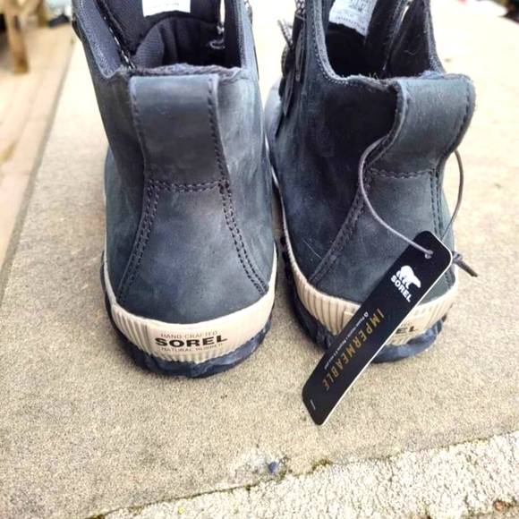 Sorel boots. Never worn. - Picture 3 of 4